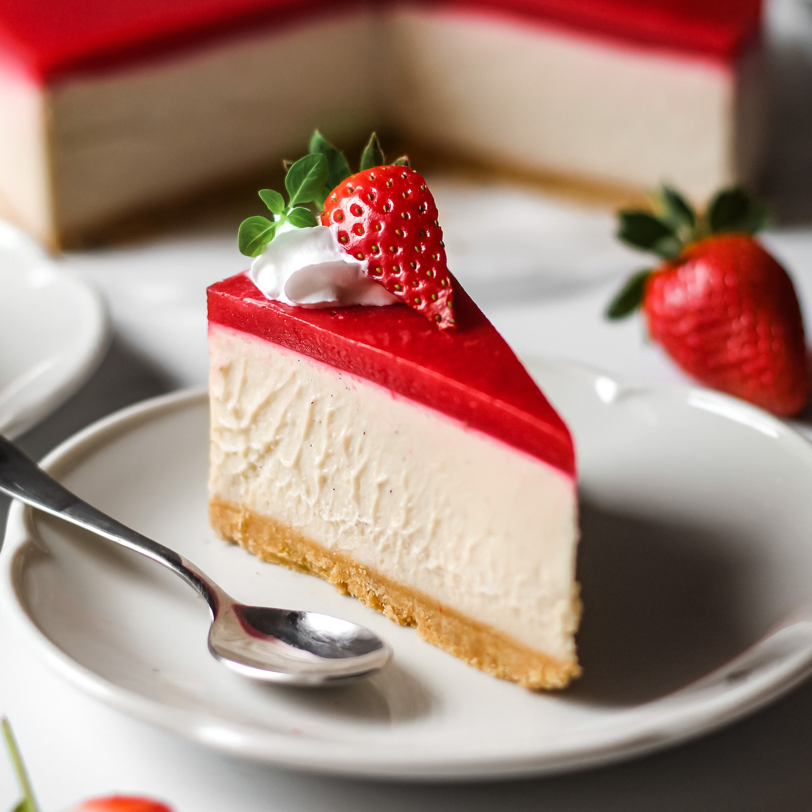 Vegan No-Bake Strawberry Cheesecake